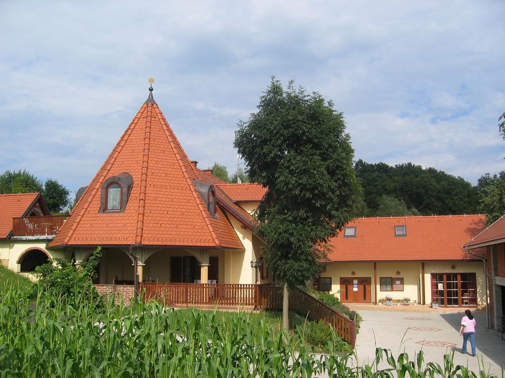 Turisticna Kmetija Cebelji Gradic Apartment Rogašovci Exterior foto