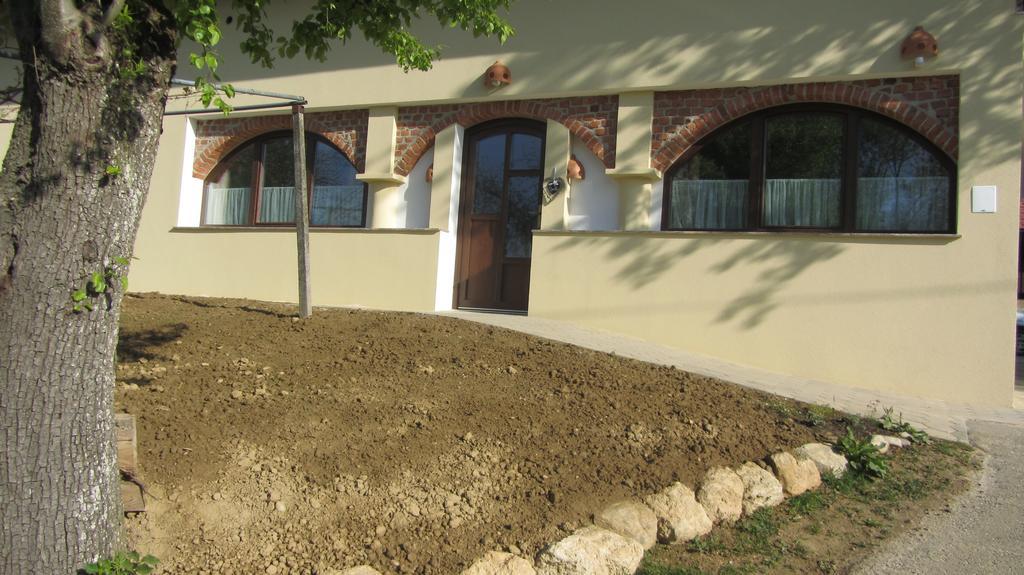 Turisticna Kmetija Cebelji Gradic Apartment Rogašovci Exterior foto