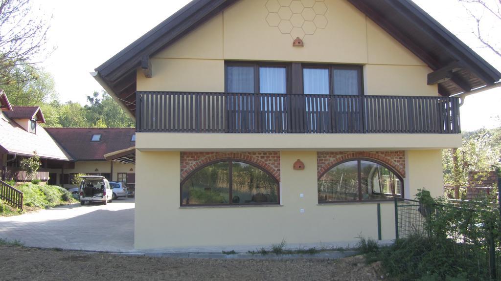 Turisticna Kmetija Cebelji Gradic Apartment Rogašovci Exterior foto