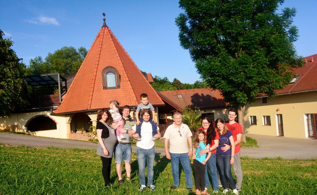 Turisticna Kmetija Cebelji Gradic Apartment Rogašovci Exterior foto